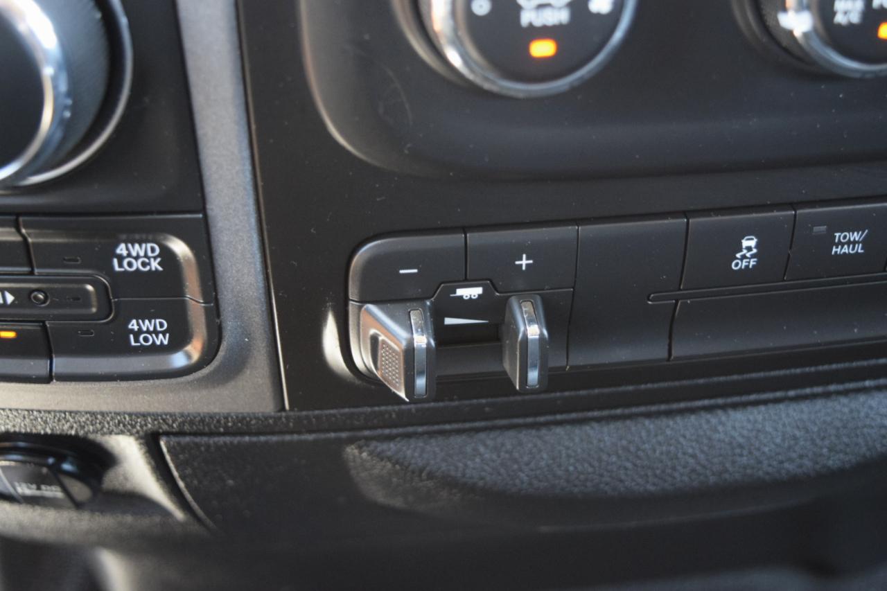 RAM 1500 Tradesman Crew Cab 4WD SWB 2014