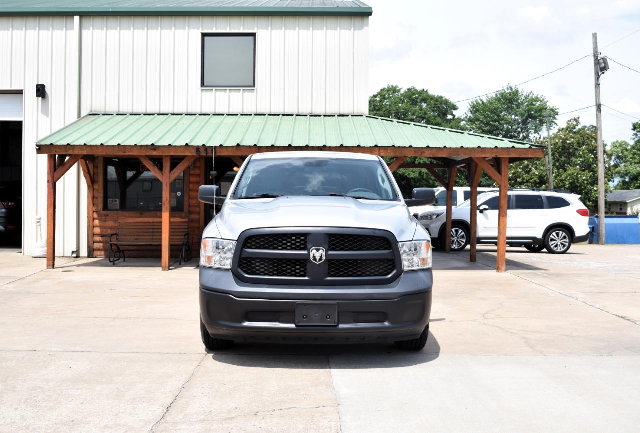 RAM 1500 Tradesman 4x2 Crew Cab 5'7" Box 2017
