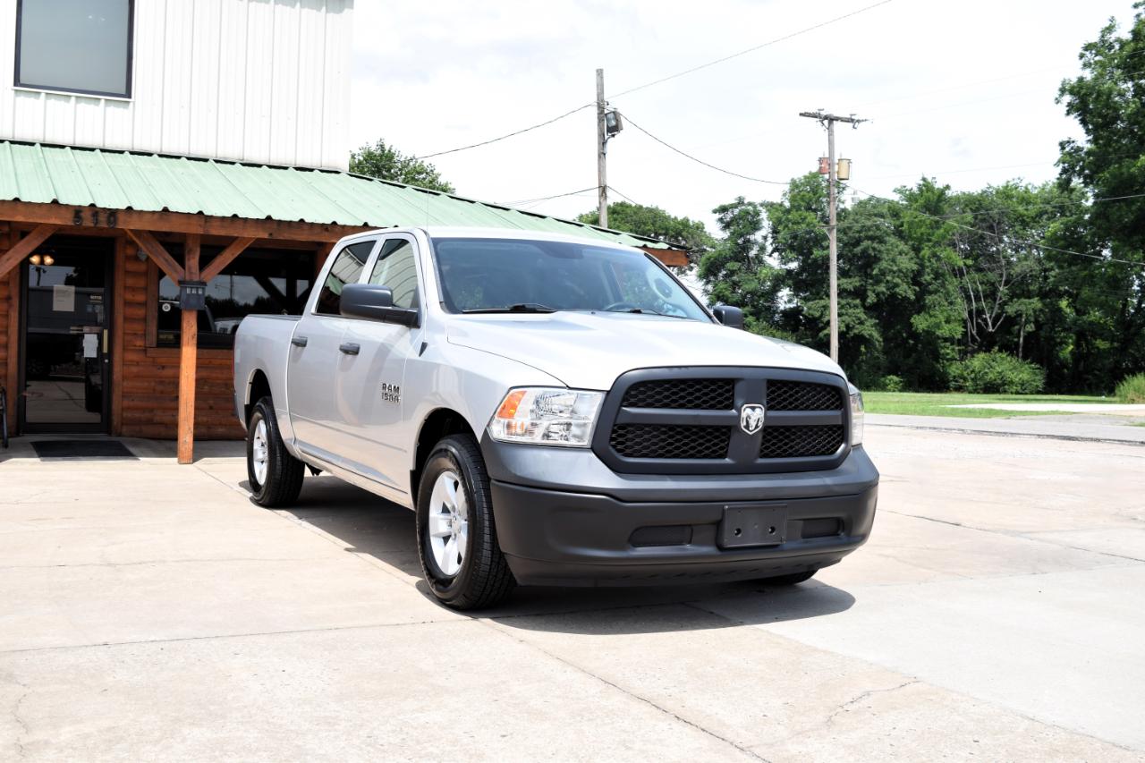 RAM 1500 Tradesman 4x2 Crew Cab 5'7" Box 2017