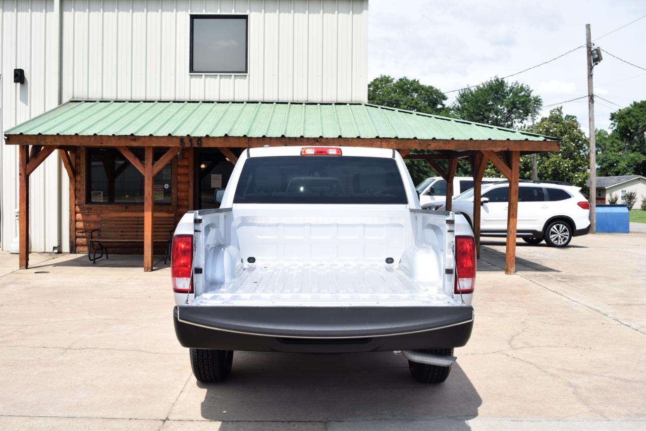 RAM 1500 Tradesman 4x2 Crew Cab 5'7" Box 2017
