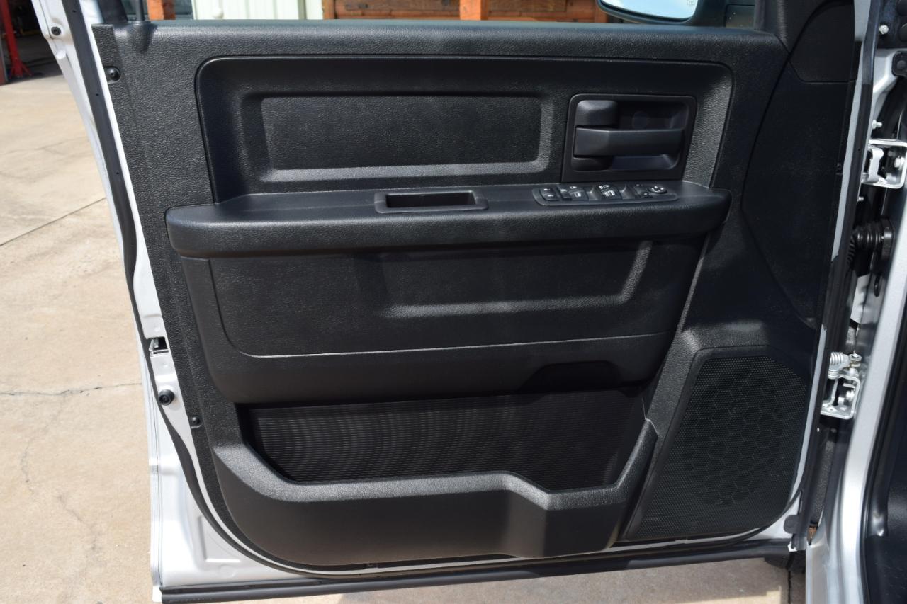 RAM 1500 Tradesman 4x2 Crew Cab 5'7" Box 2017