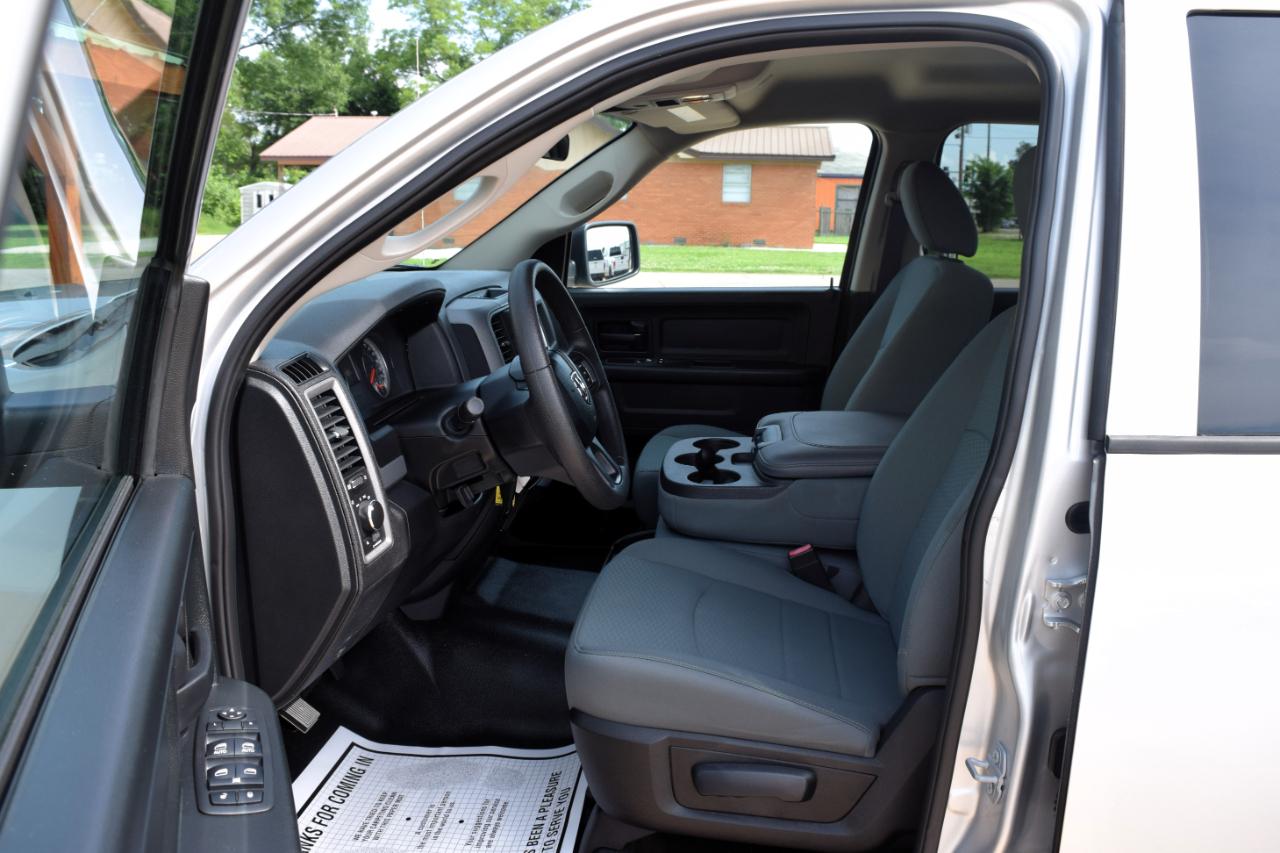 RAM 1500 Tradesman 4x2 Crew Cab 5'7" Box 2017