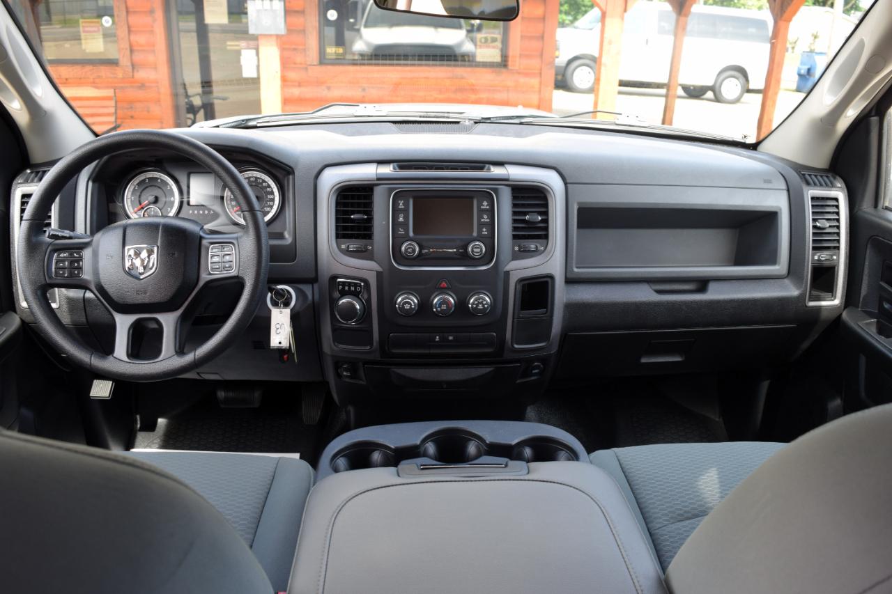RAM 1500 Tradesman 4x2 Crew Cab 5'7" Box 2017
