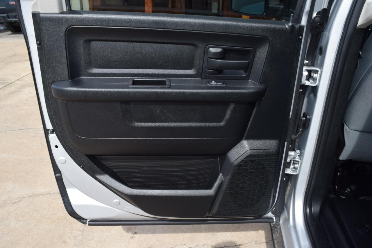 RAM 1500 Tradesman 4x2 Crew Cab 5'7" Box 2017