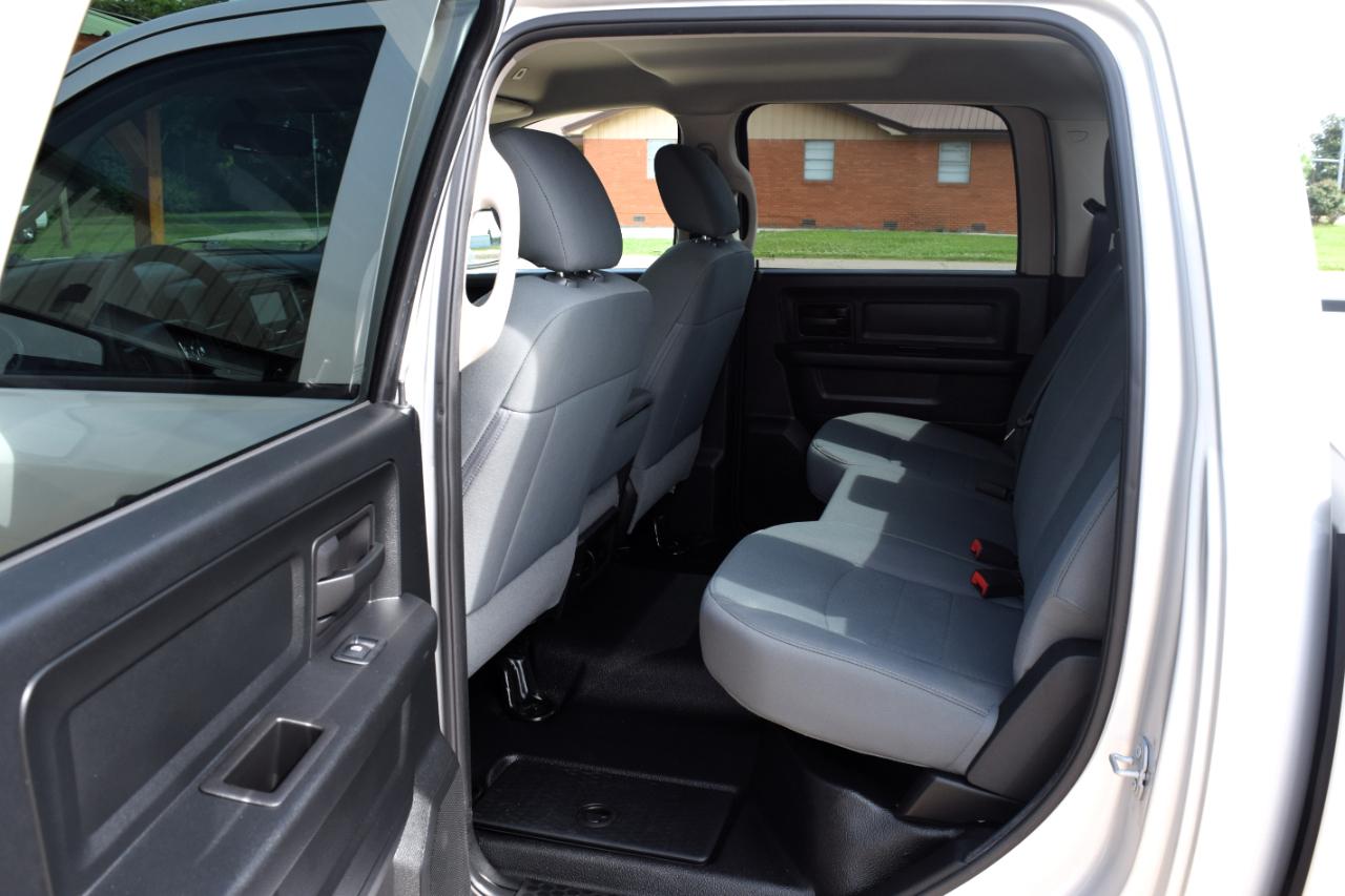 RAM 1500 Tradesman 4x2 Crew Cab 5'7" Box 2017