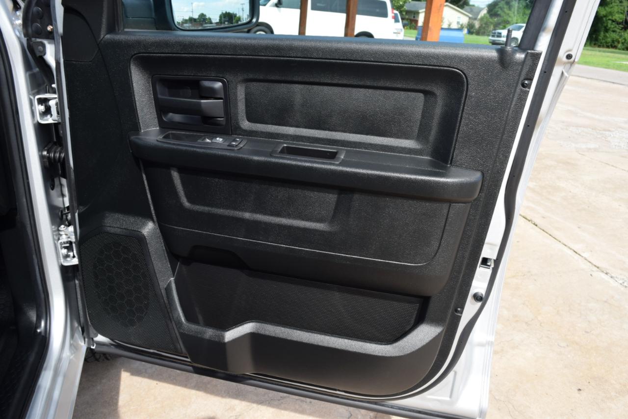 RAM 1500 Tradesman 4x2 Crew Cab 5'7" Box 2017