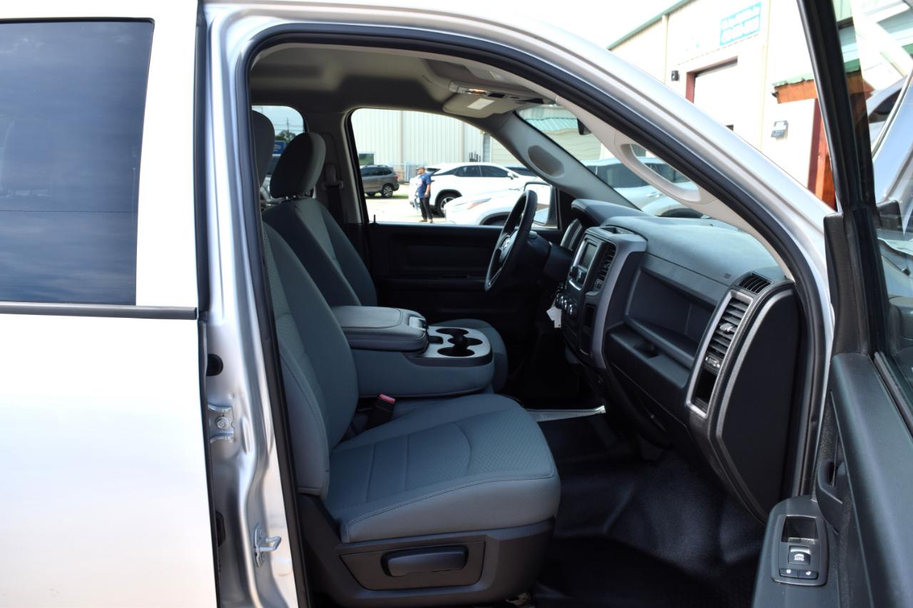 RAM 1500 Tradesman 4x2 Crew Cab 5'7" Box 2017
