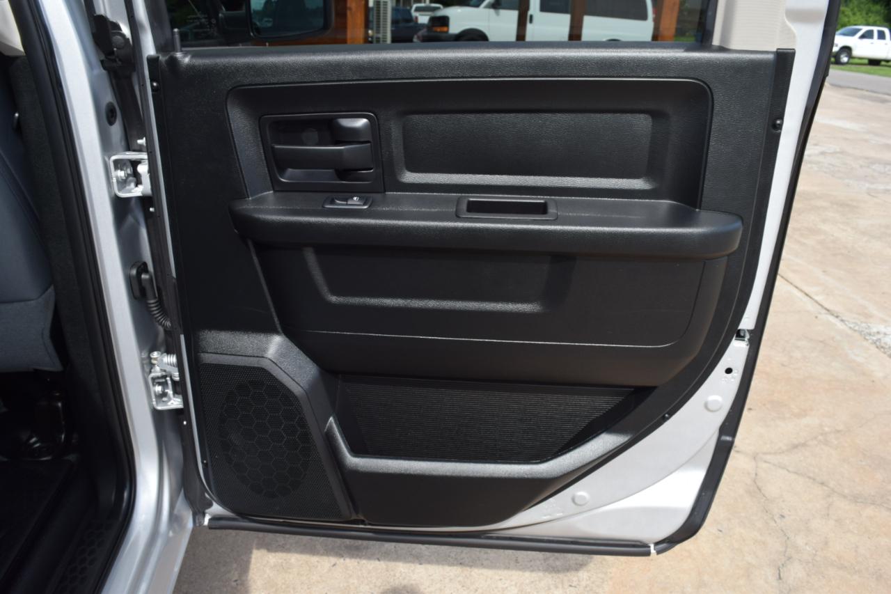 RAM 1500 Tradesman 4x2 Crew Cab 5'7" Box 2017