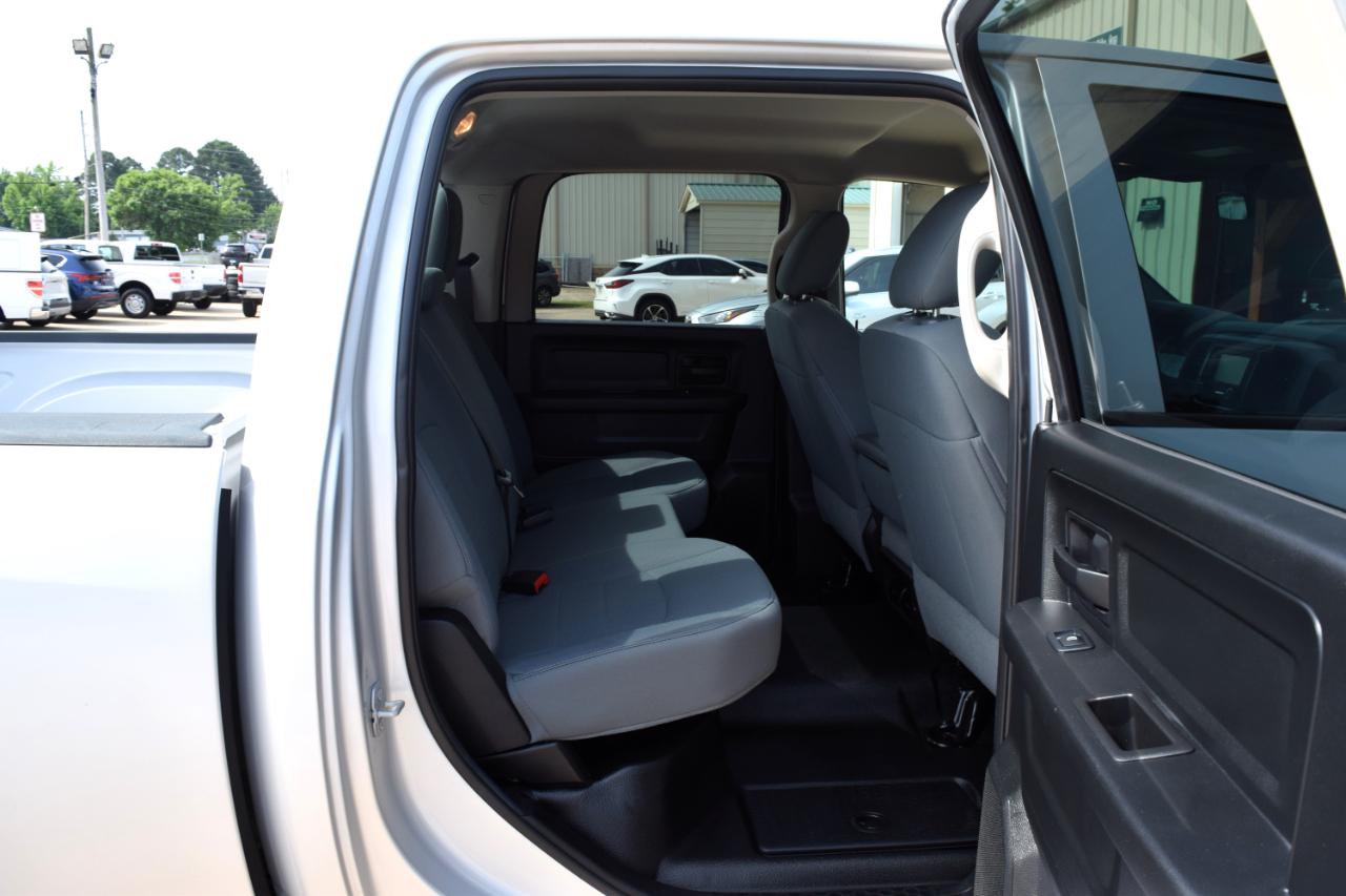RAM 1500 Tradesman 4x2 Crew Cab 5'7" Box 2017