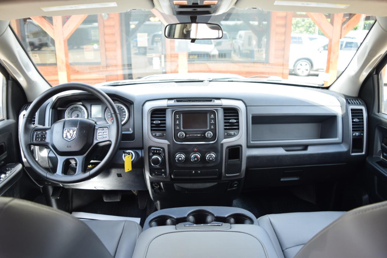 RAM 1500 Tradesman 4x4 Crew Cab 5'7" Box 2017
