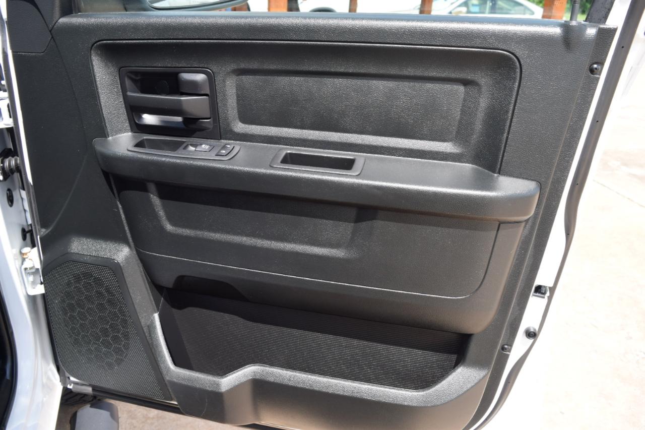 RAM 1500 Tradesman 4x4 Crew Cab 5'7" Box 2017