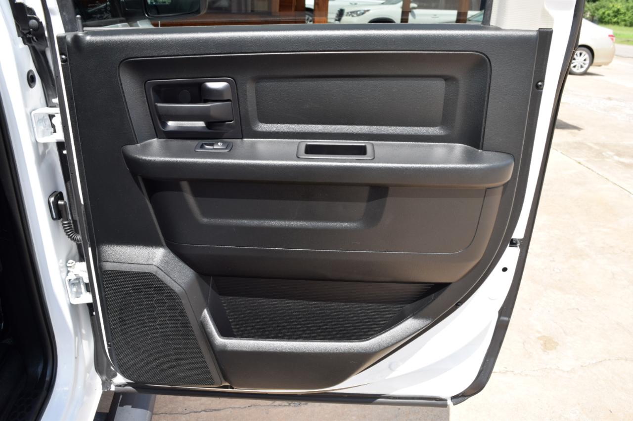 RAM 1500 Tradesman 4x4 Crew Cab 5'7" Box 2017