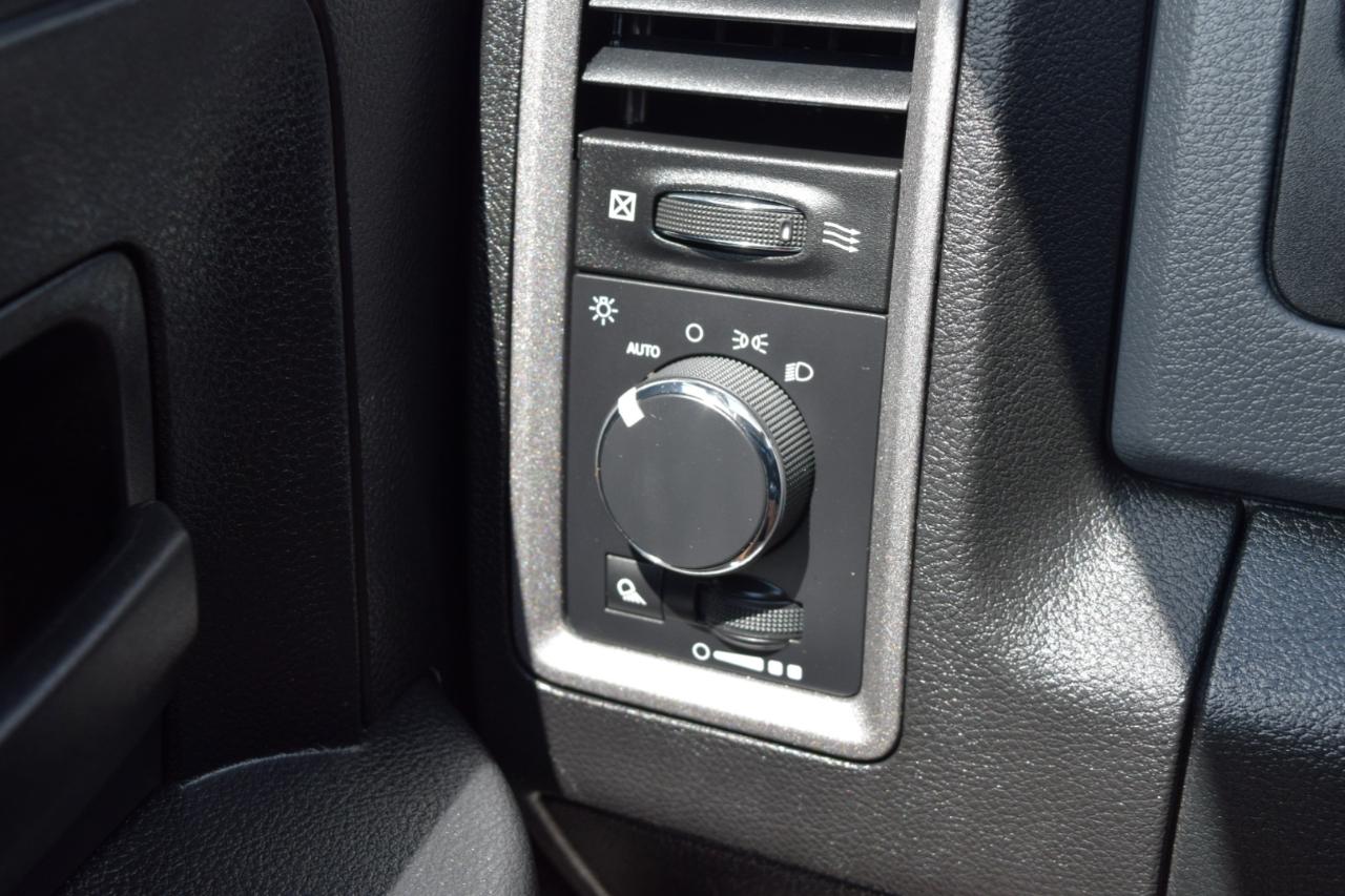 RAM 1500 Tradesman 4x4 Crew Cab 5'7" Box 2017
