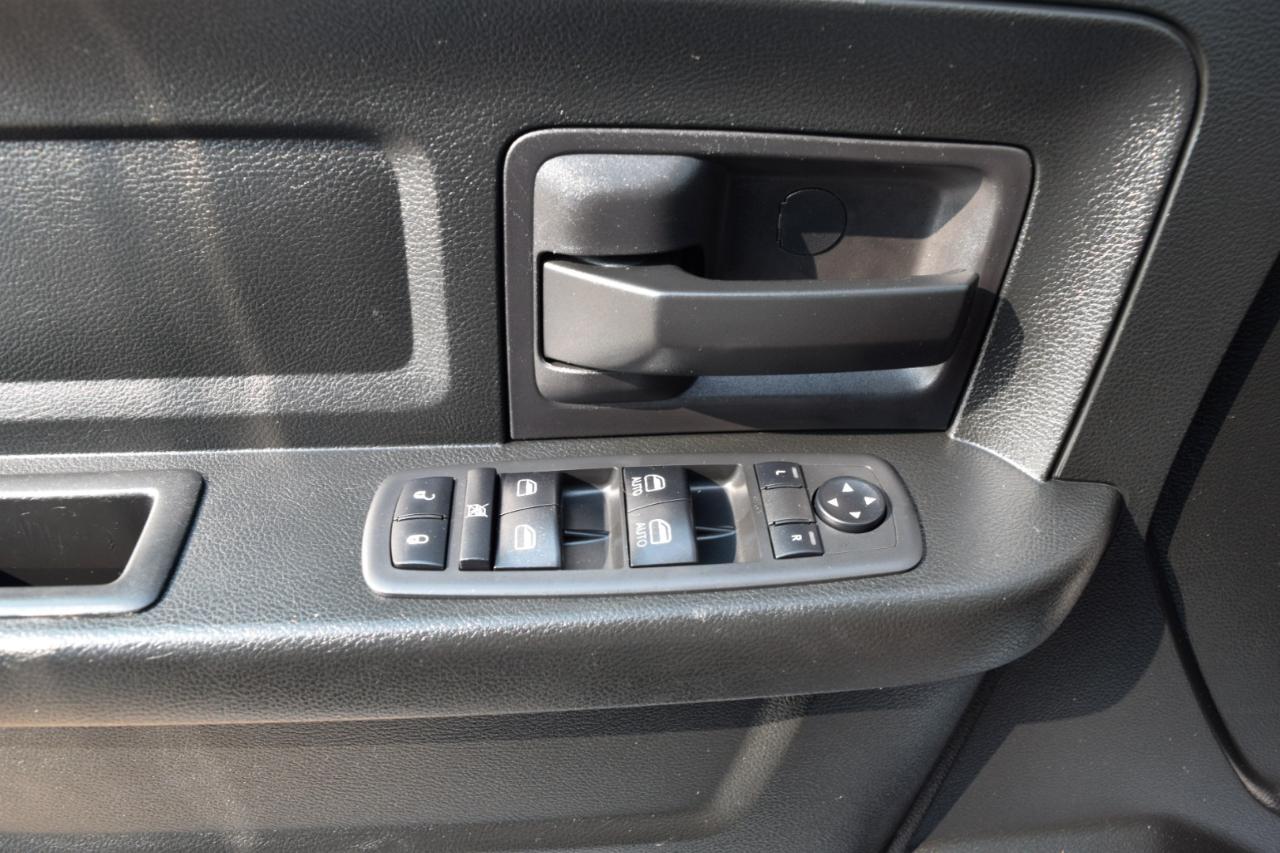 RAM 1500 Tradesman 4x4 Crew Cab 5'7" Box 2018