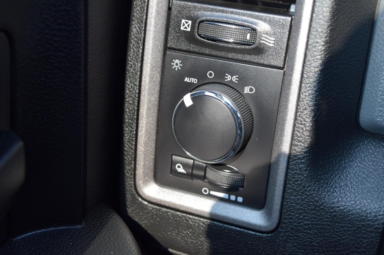 RAM 1500 Tradesman 4x4 Crew Cab 5'7" Box 2018