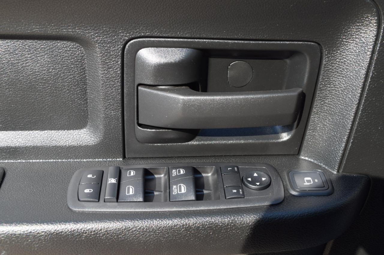 RAM 2500 Tradesman 4x4 Crew Cab 6'4" Box 2023