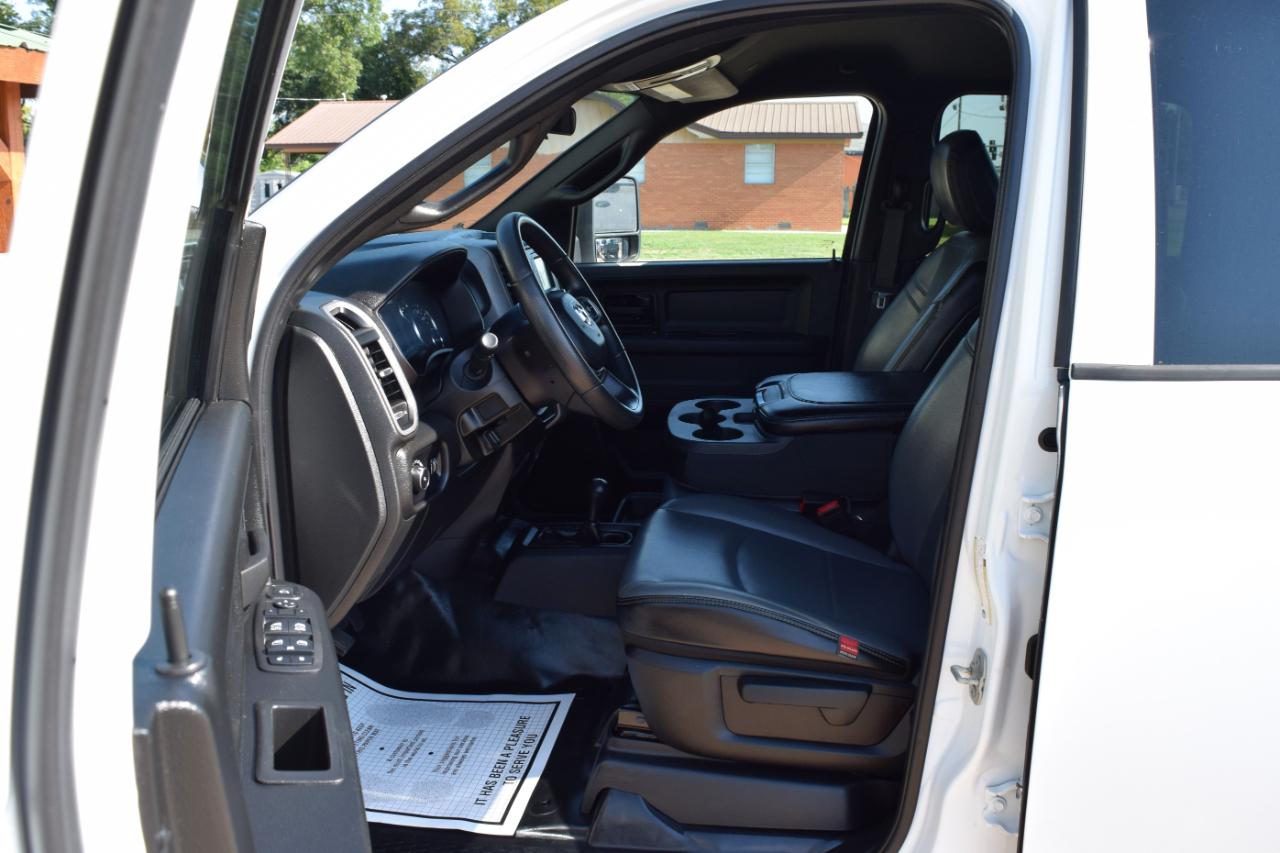 RAM 2500 Tradesman 4x4 Crew Cab 6'4" Box 2023