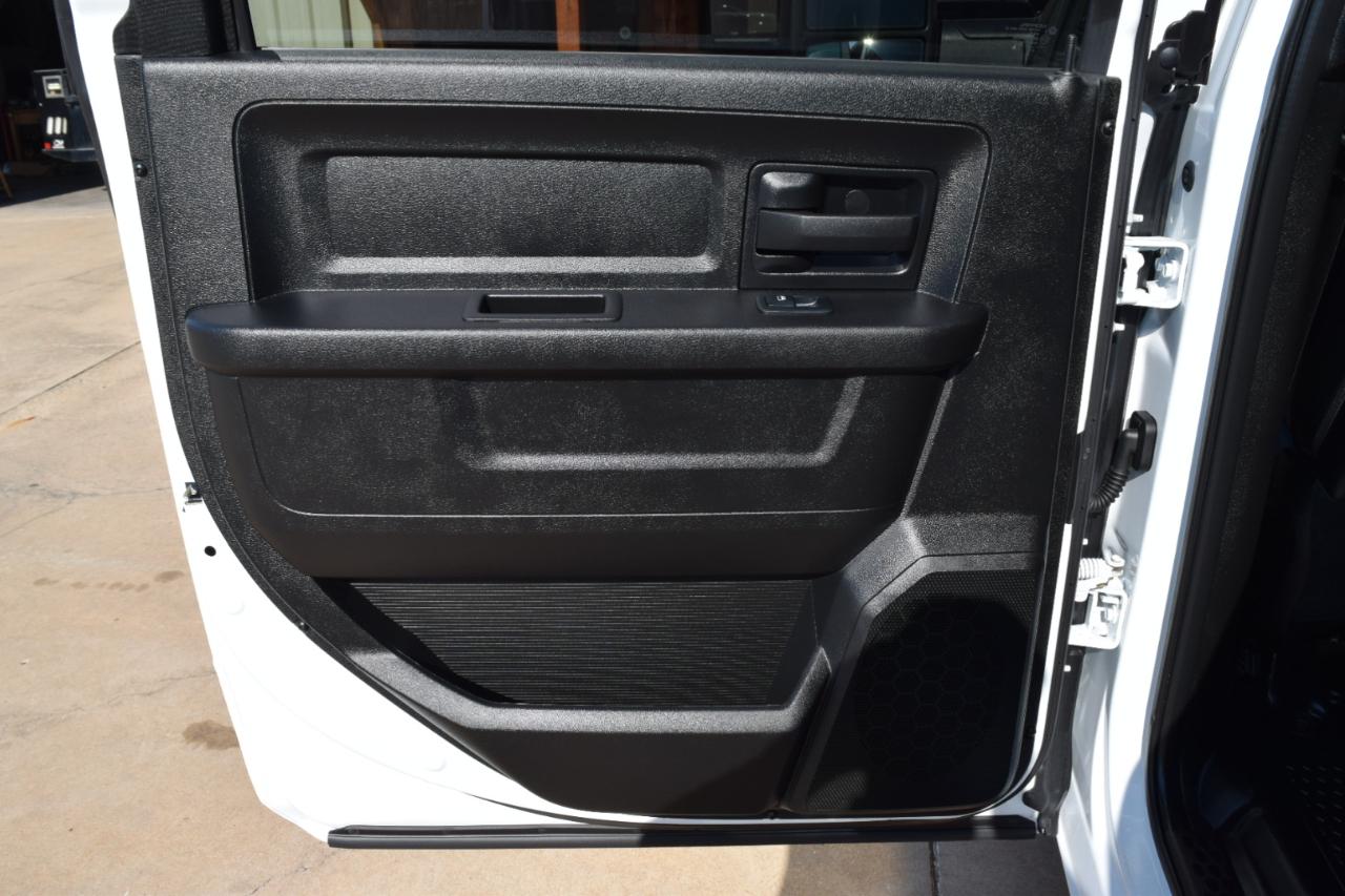 RAM 2500 Tradesman 4x4 Crew Cab 6'4" Box 2023