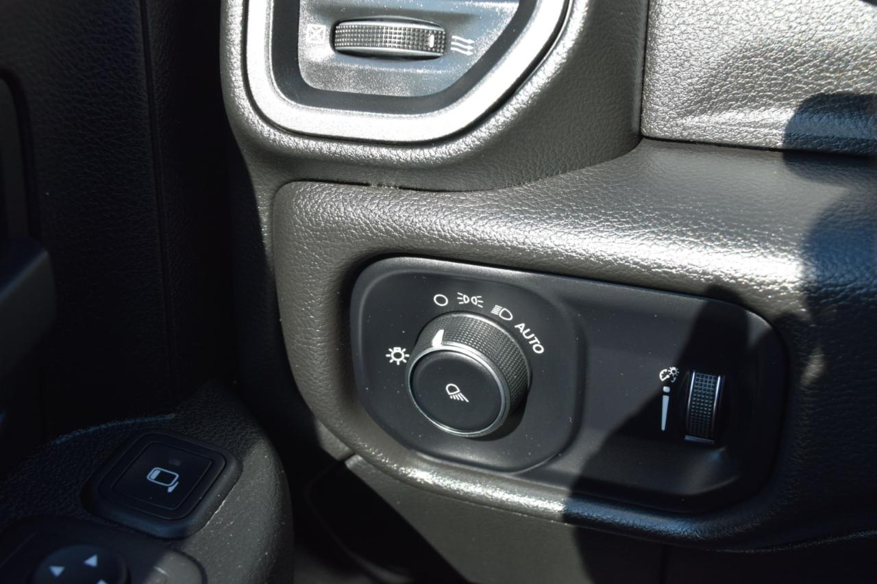 RAM 2500 Tradesman 4x4 Crew Cab 6'4" Box 2023