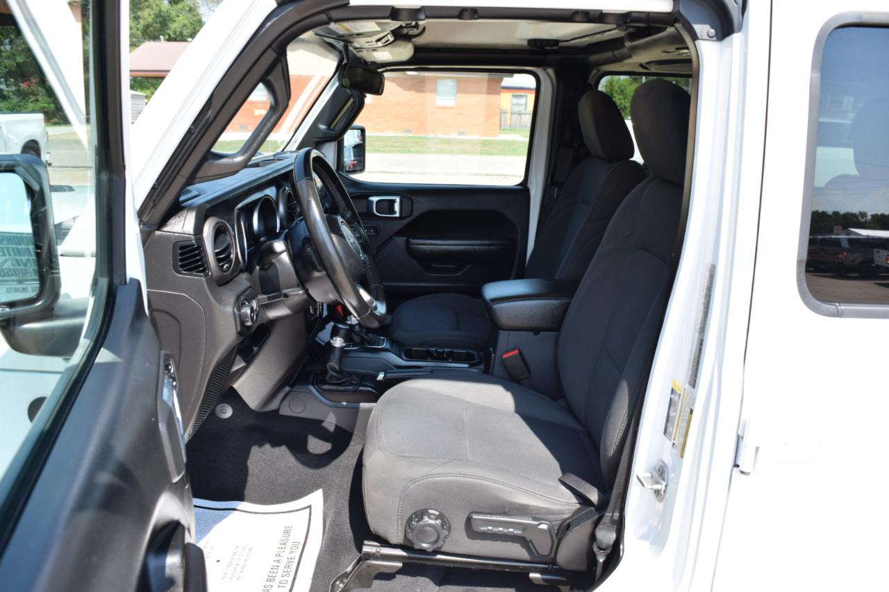 Jeep Wrangler photo 9
