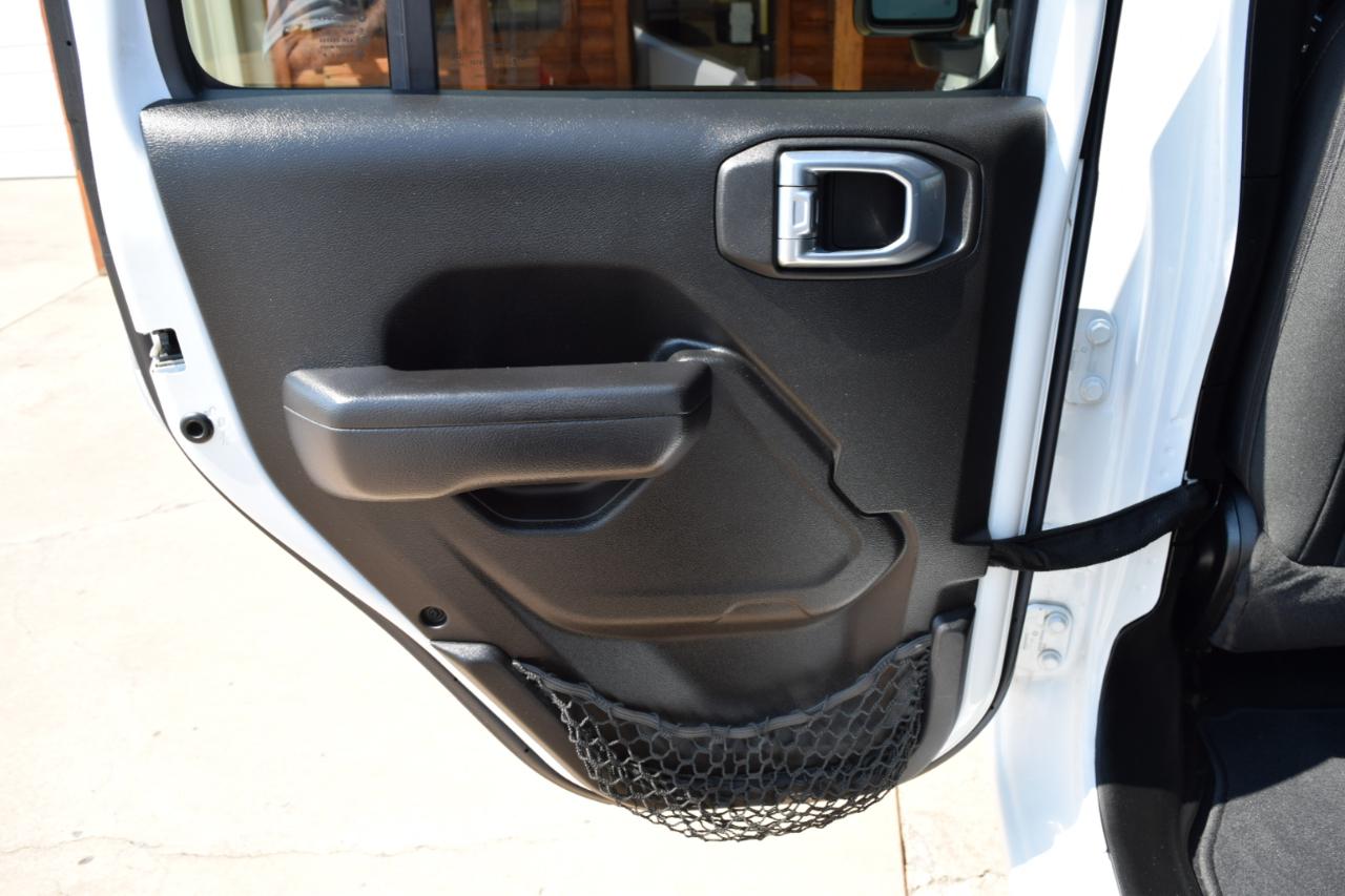 Jeep Wrangler photo 11