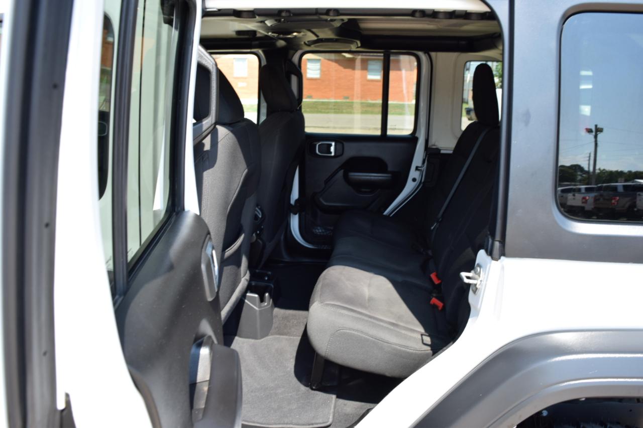 Jeep Wrangler photo 12