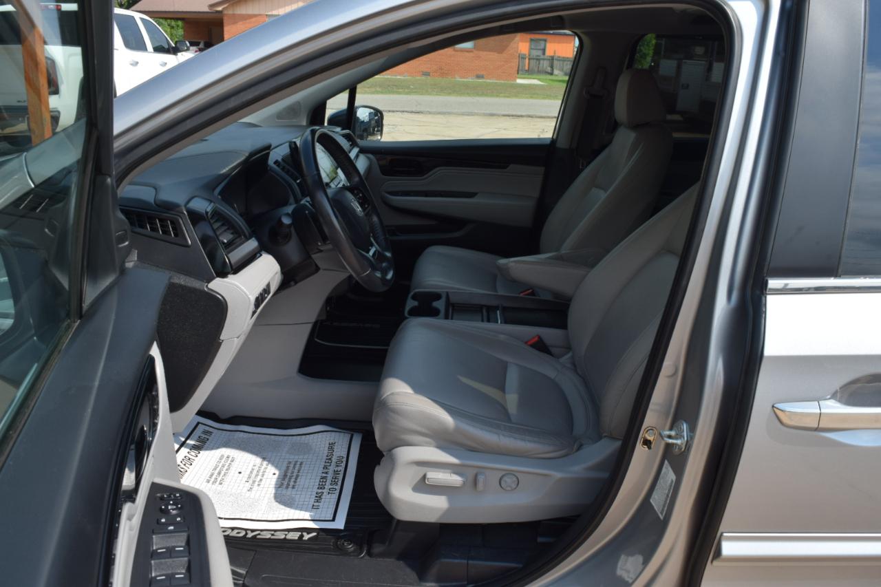 Honda Odyssey Touring Auto 2023