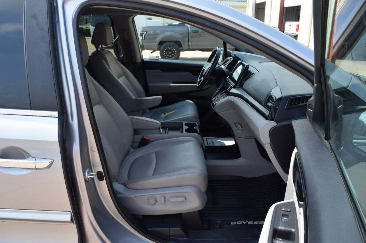 Honda Odyssey Touring Auto 2023