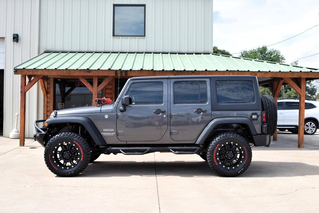Jeep Wrangler photo 2