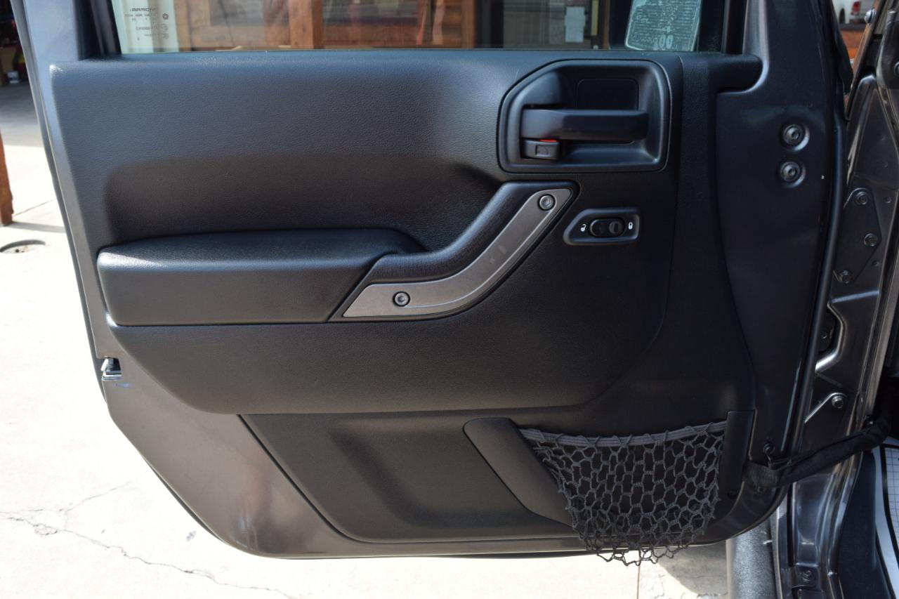 Jeep Wrangler photo 9