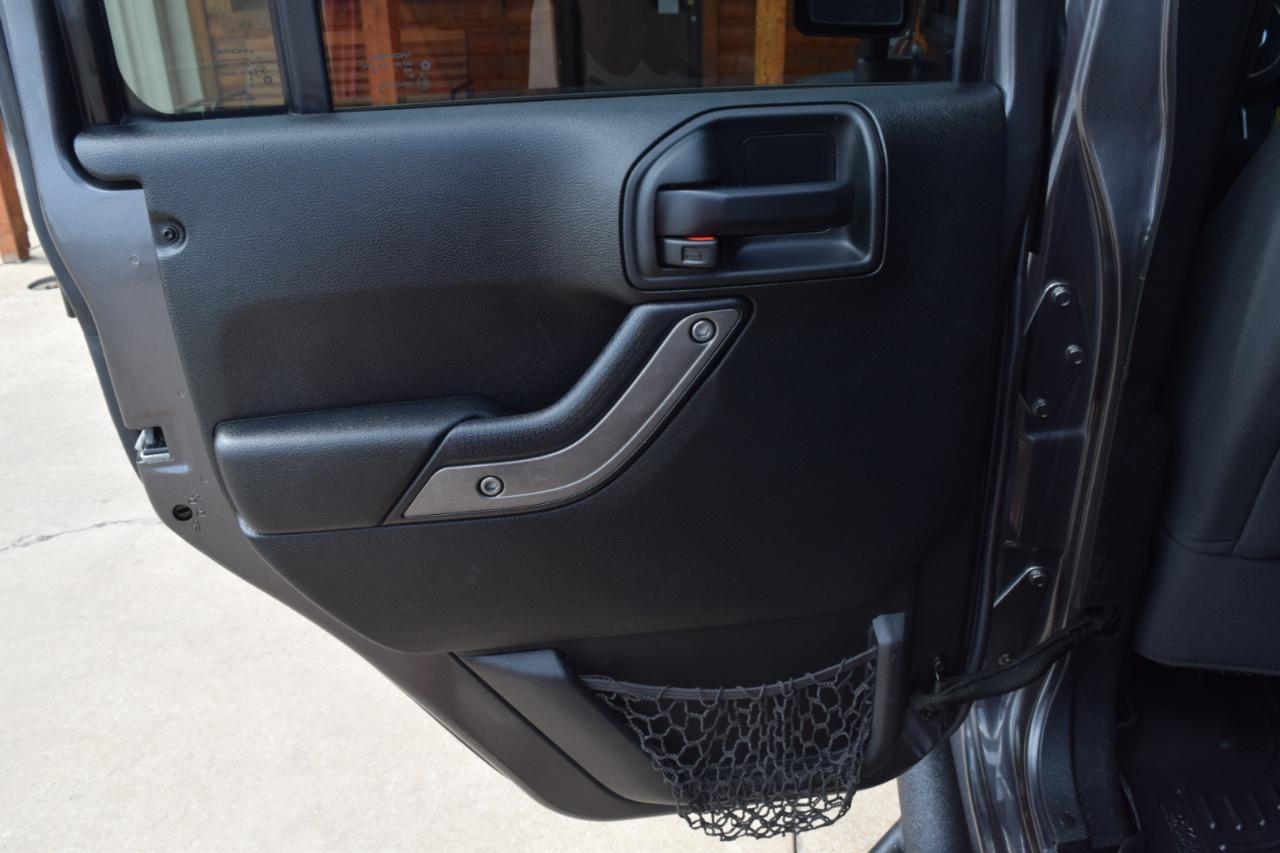Jeep Wrangler photo 12