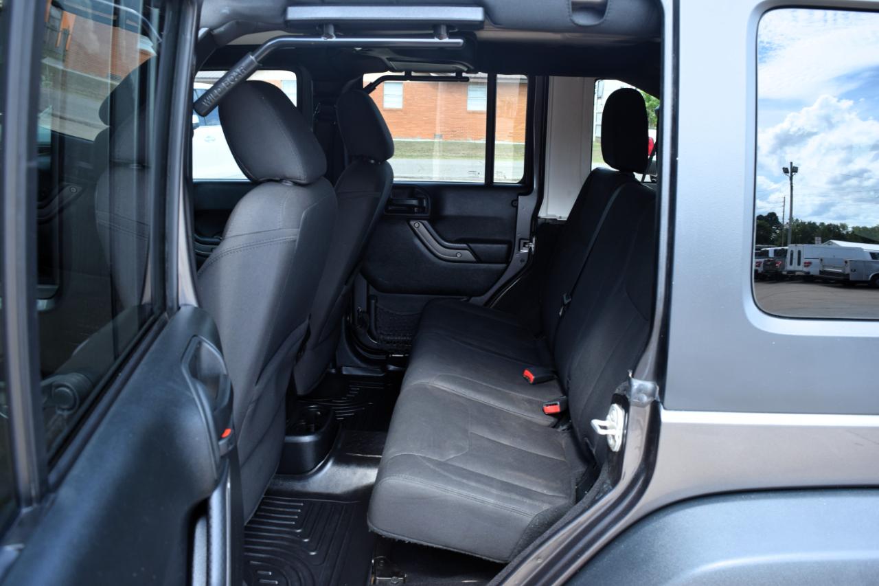 Jeep Wrangler photo 13