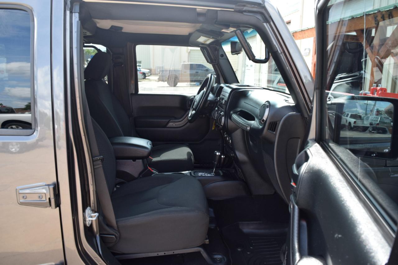 Jeep Wrangler photo 15