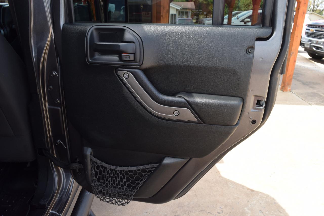 Jeep Wrangler photo 16