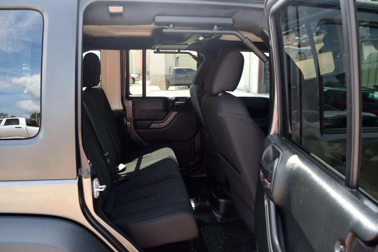 Jeep Wrangler photo 17
