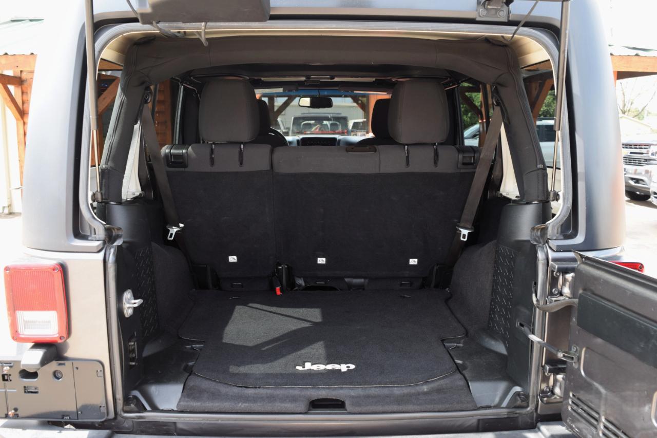 Jeep Wrangler photo 18