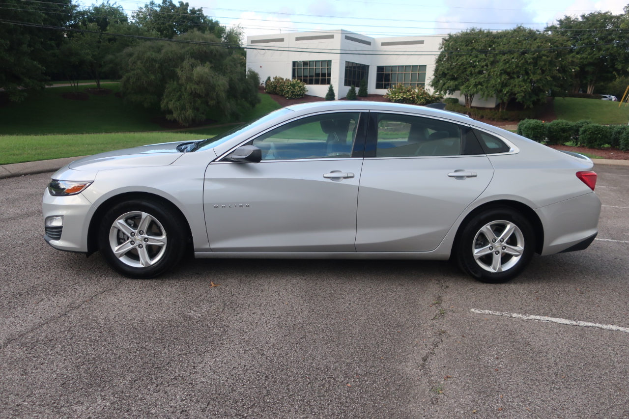 2020 Chevrolet Malibu LS photo 2