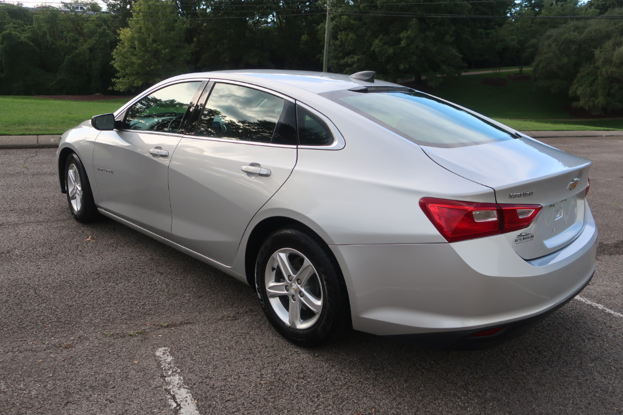 2020 Chevrolet Malibu LS photo 3