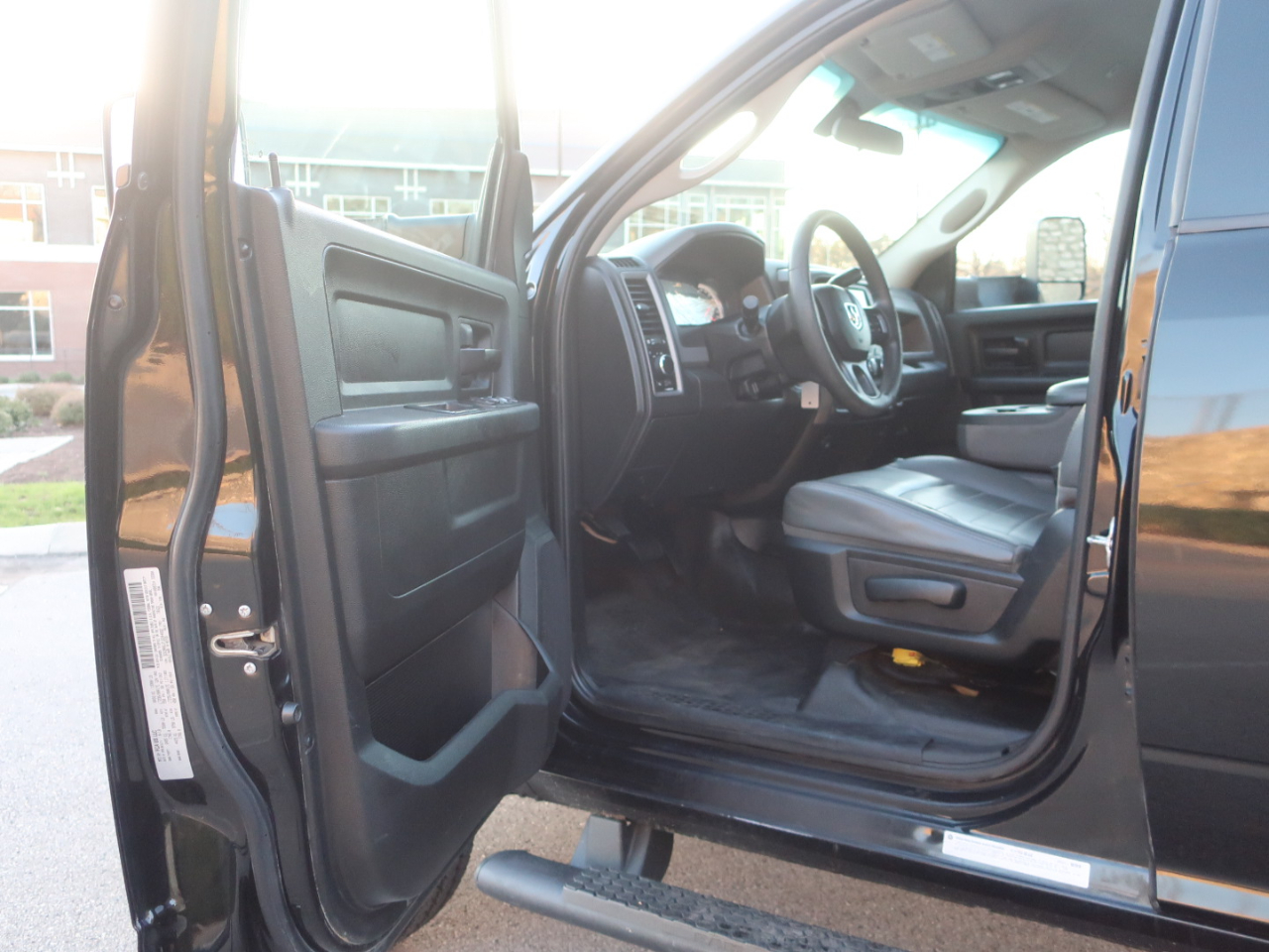 RAM 3500 Tradesman Crew Cab 4WD DRW 2018