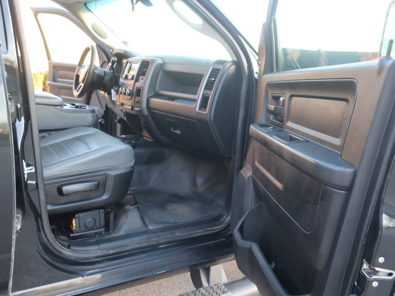 RAM 3500 Tradesman Crew Cab 4WD DRW 2018