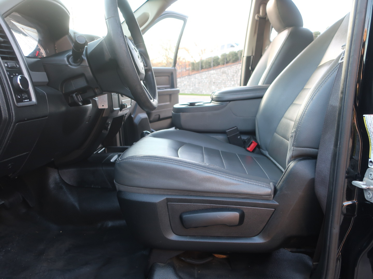 RAM 3500 Tradesman Crew Cab 4WD DRW 2018