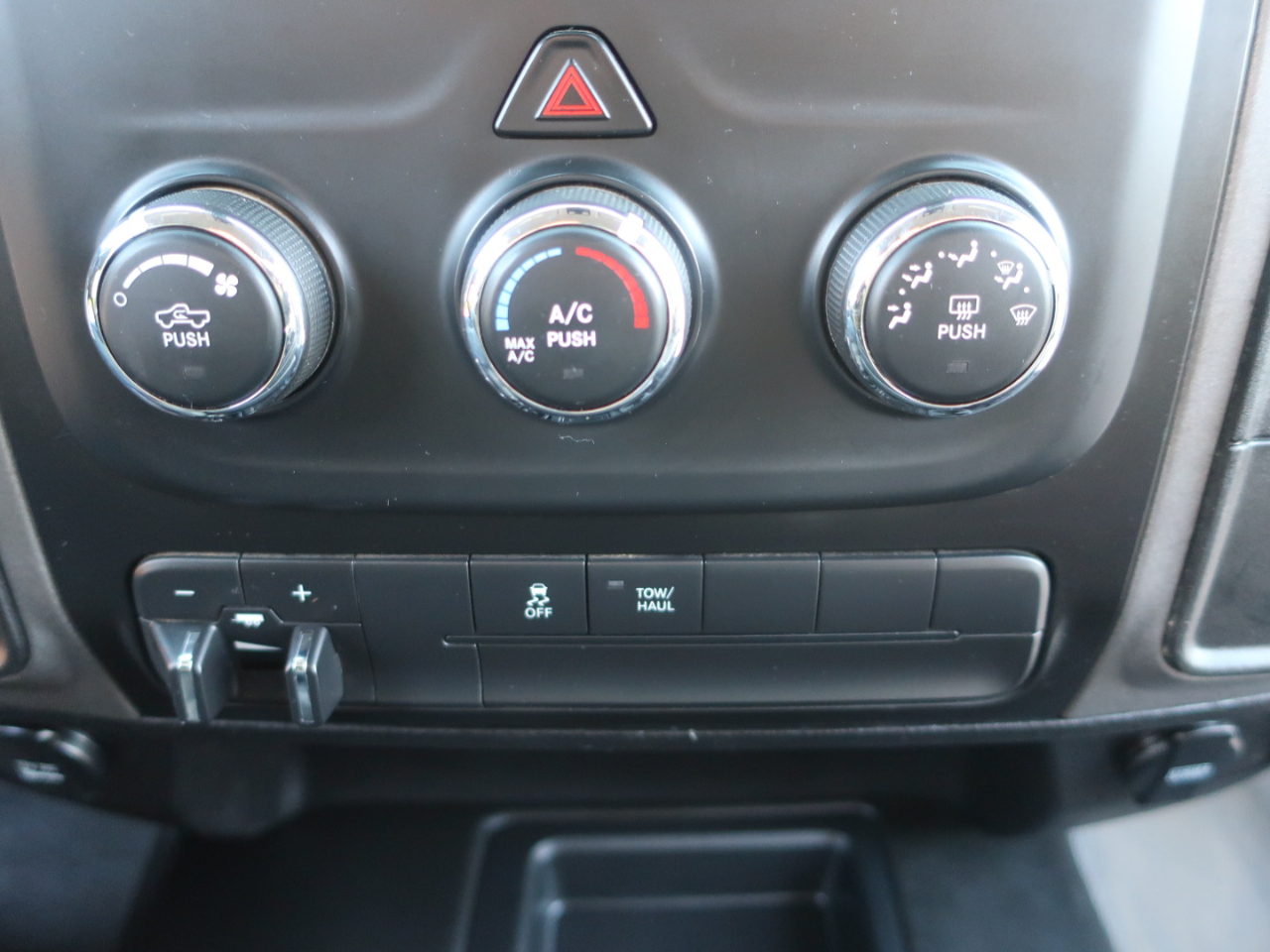 RAM 3500 Tradesman Crew Cab 4WD DRW 2018