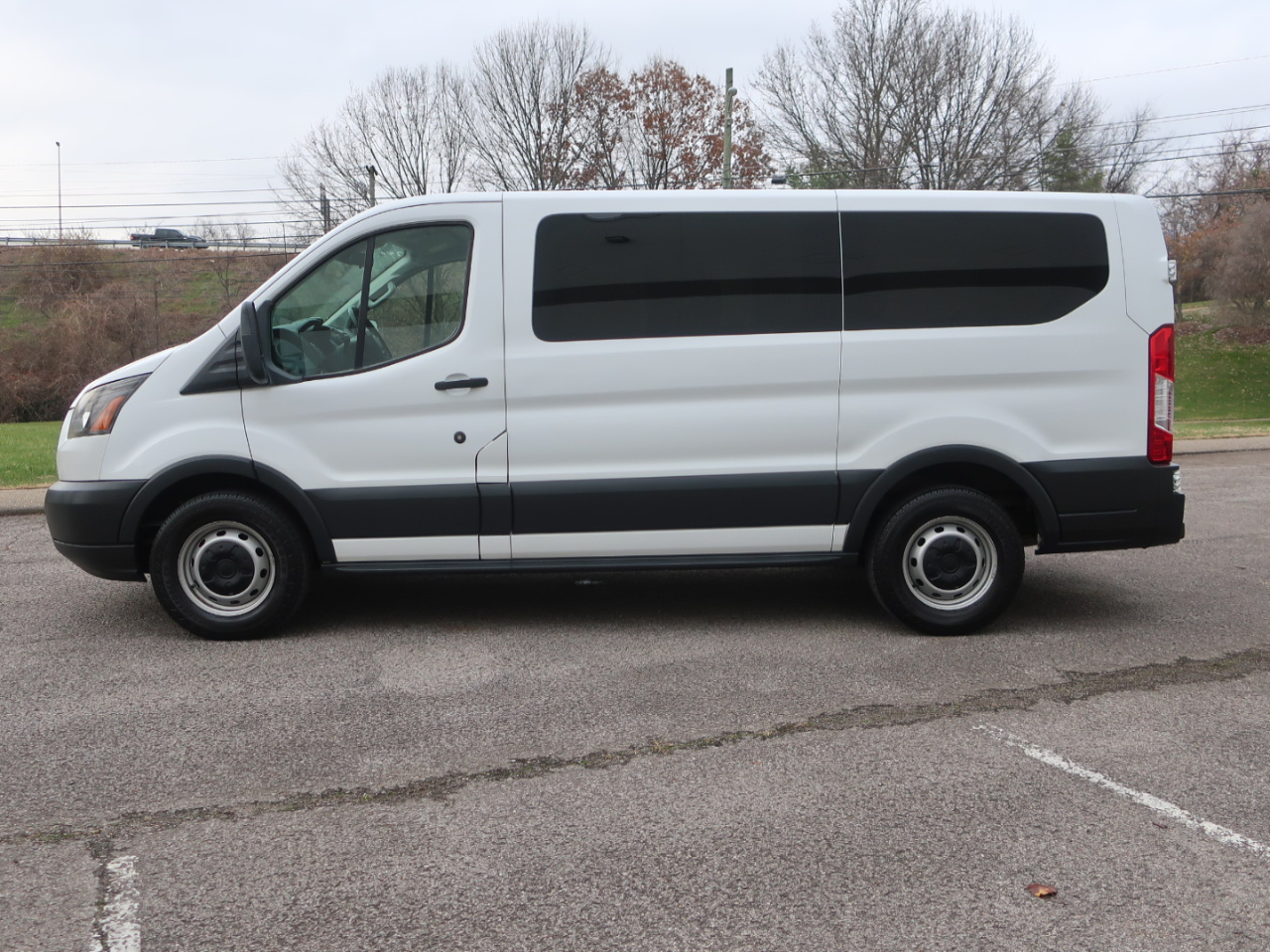Ford Transit 150 Wagon Low Roof XL 60/40 Pass. 130-in. WB 2017