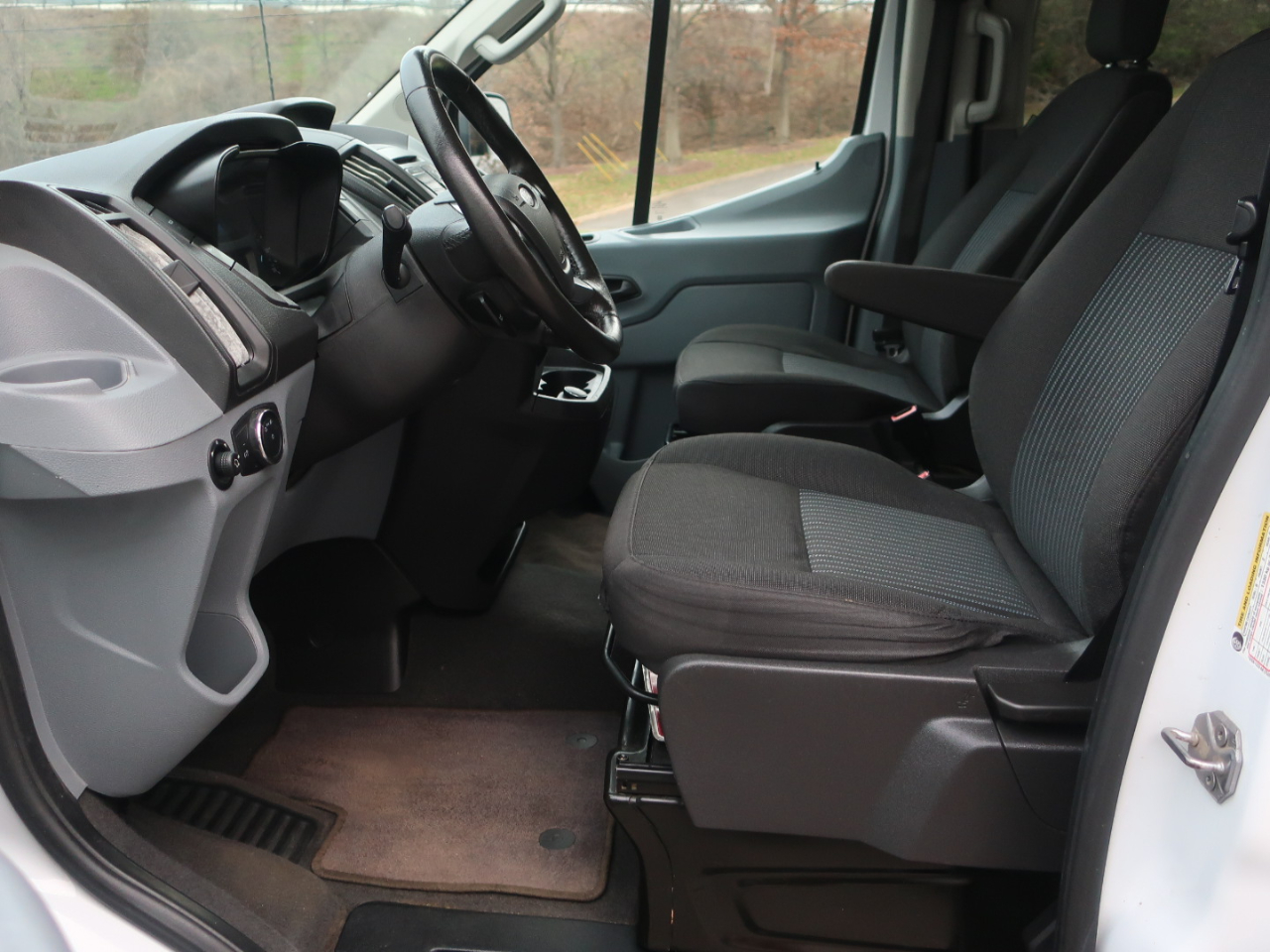 Ford Transit 150 Wagon Low Roof XL 60/40 Pass. 130-in. WB 2017