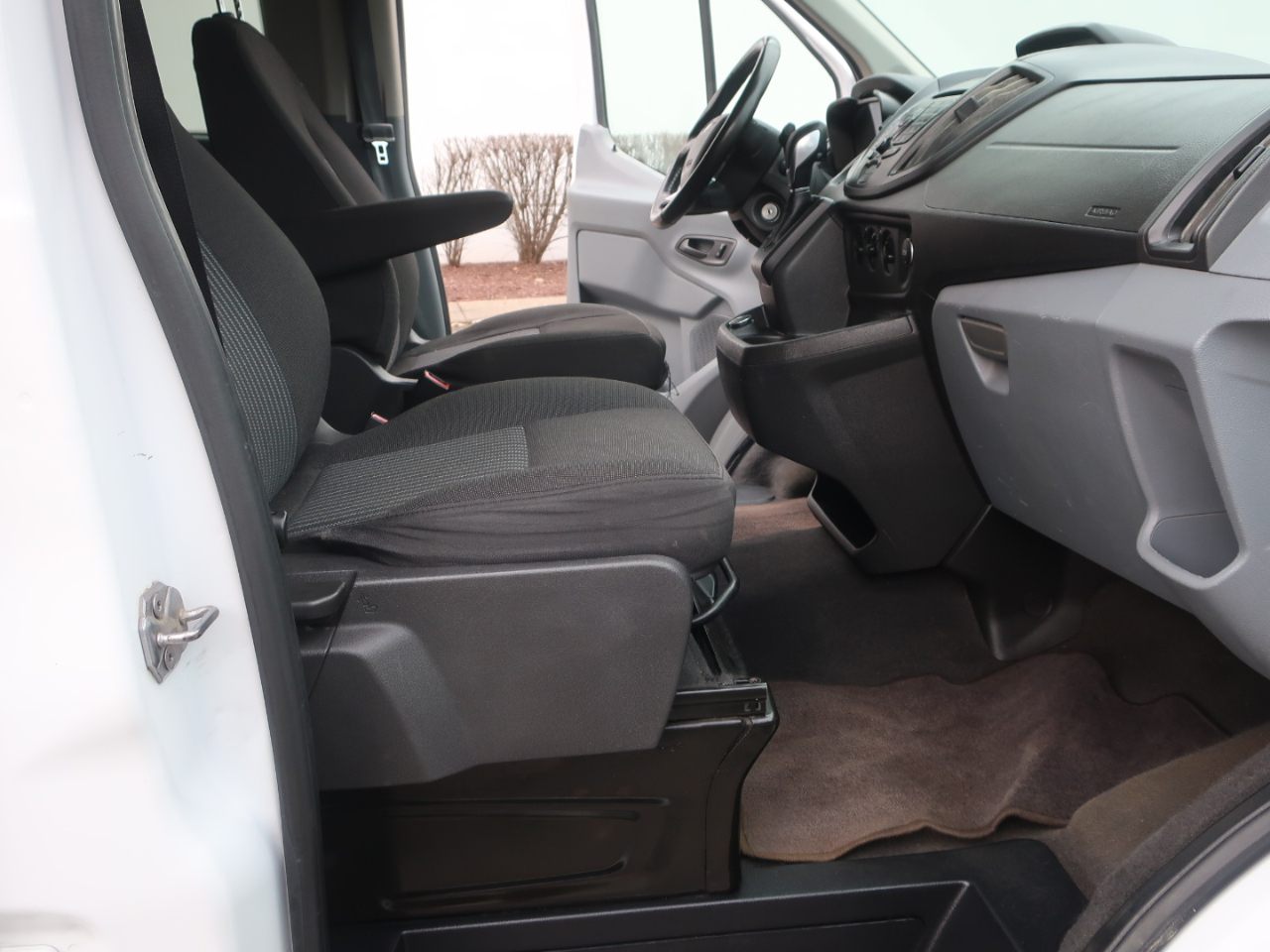 Ford Transit 150 Wagon Low Roof XL 60/40 Pass. 130-in. WB 2017