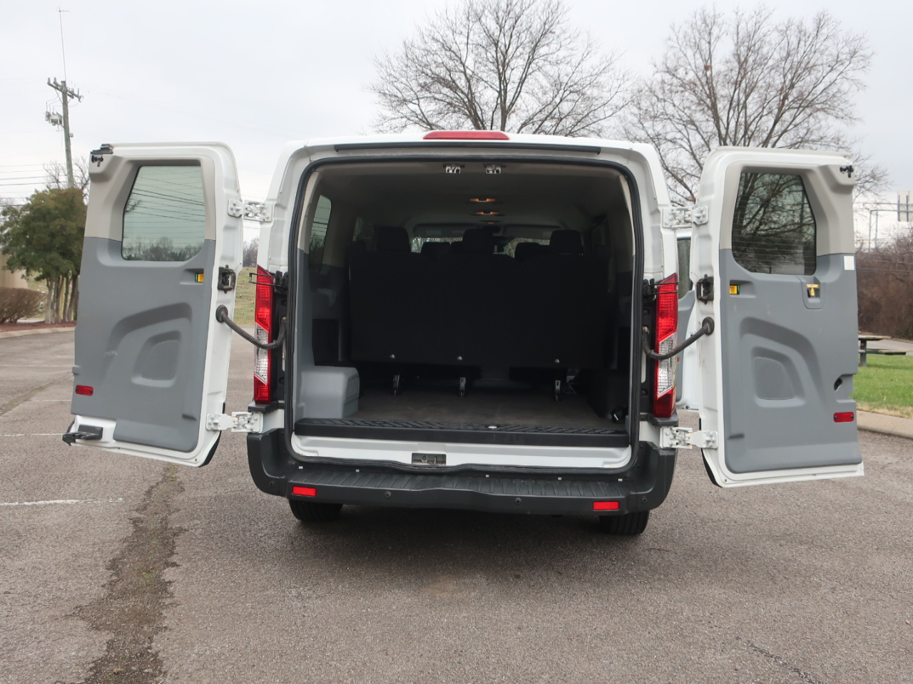 Ford Transit 150 Wagon Low Roof XL 60/40 Pass. 130-in. WB 2017