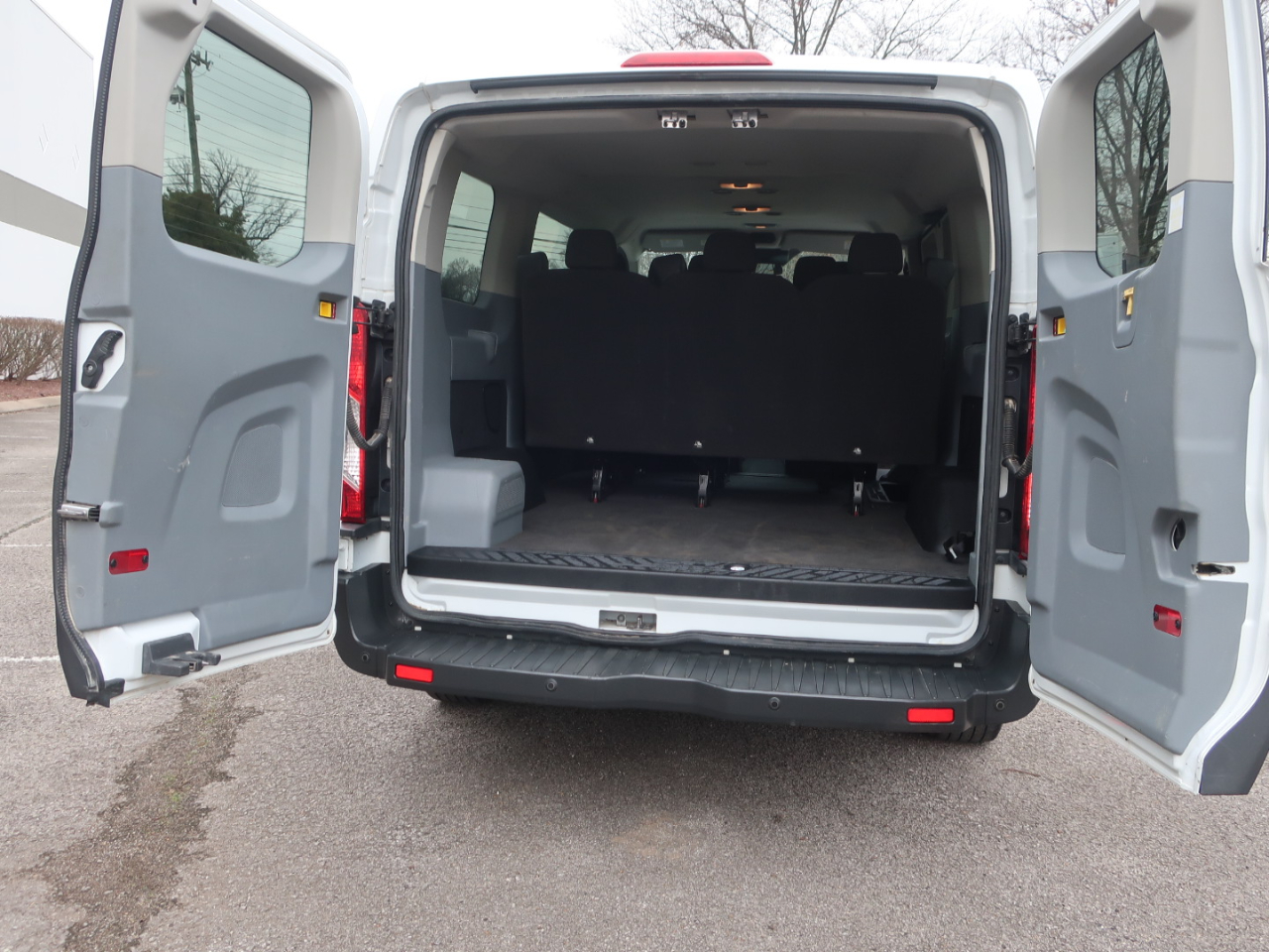 Ford Transit 150 Wagon Low Roof XL 60/40 Pass. 130-in. WB 2017
