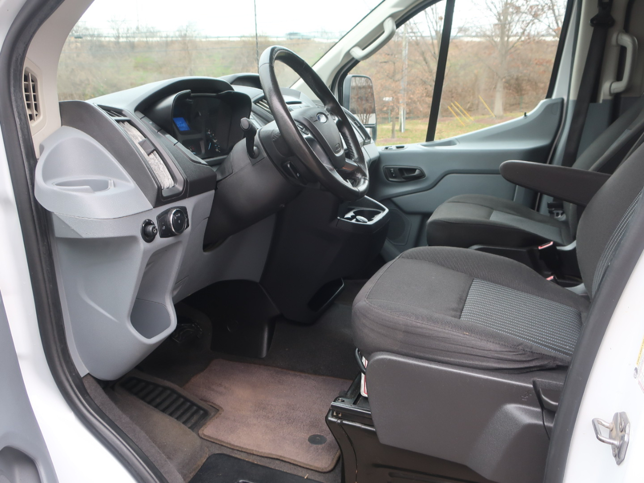 Ford Transit 150 Wagon Low Roof XL 60/40 Pass. 130-in. WB 2017