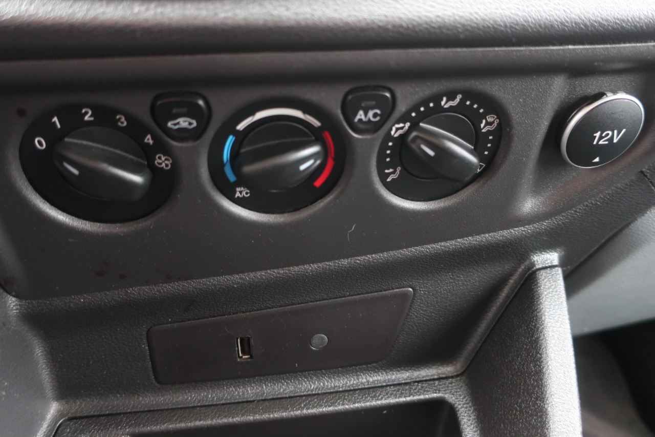 Ford Transit 150 Wagon Low Roof XL 60/40 Pass. 130-in. WB 2017