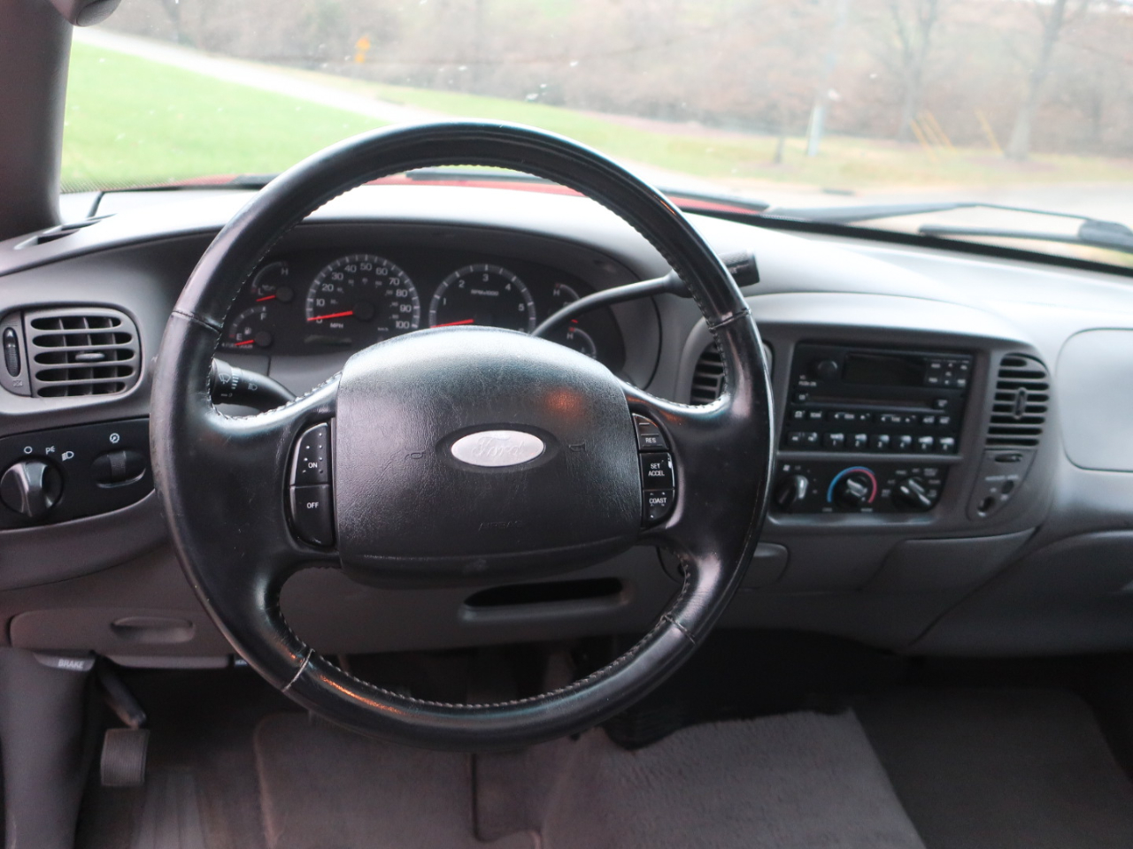 Ford F-150 XLT SuperCab 5.5-ft Box 2WD 2003